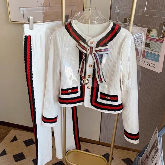 Cute classy lounge white set with bowtie and gold buttons - Picture 3 of 4